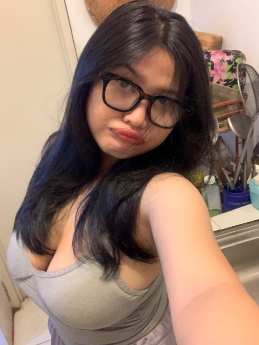 BERCINTA DENGAN CEWEK MAGANG YANG CANTIK DAN SEKSI