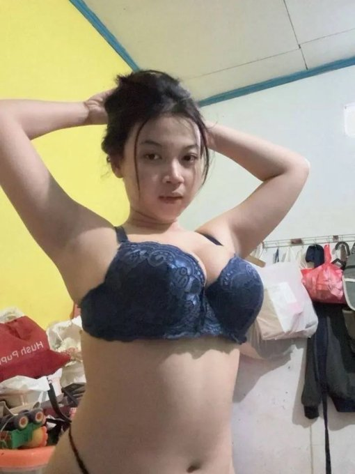 KEGILAAN NAFSU LIAR SEPUPUKU DIGENJOT DUA ORANG PENJAGA VILA