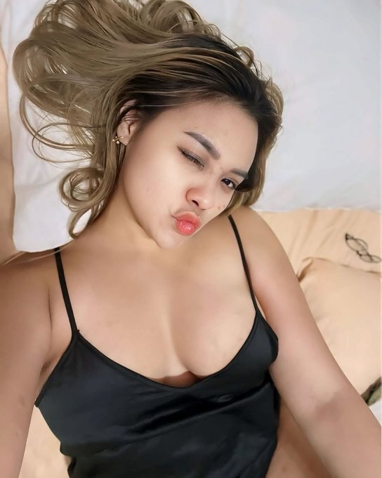 MENIKMATI KEINDAHAN TUBUH WANITA ABG CANTIK YANG HAUS KENIKMATAN