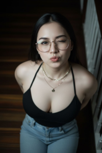 AKU TERPIKAT OLEH GADIS BENGKEL YANG CANTIK