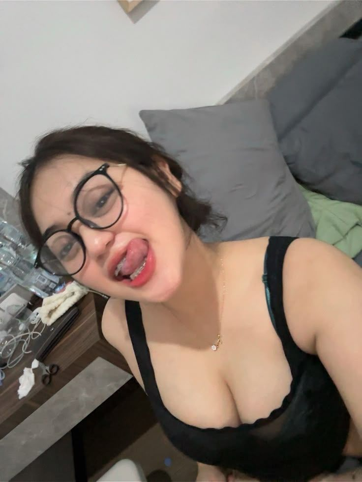 PENGALAMAN TAK TERLUPAKAN MENGINAP DI RUMAH MBAK NIA