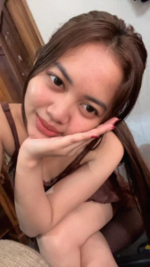 BERCINTA DENGAN PRAMUGARI CANTIK YANG RAMAH