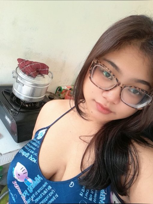 KISAH ROMANTISKU DENGAN TEMAN KERJAKU YANG CANTIK