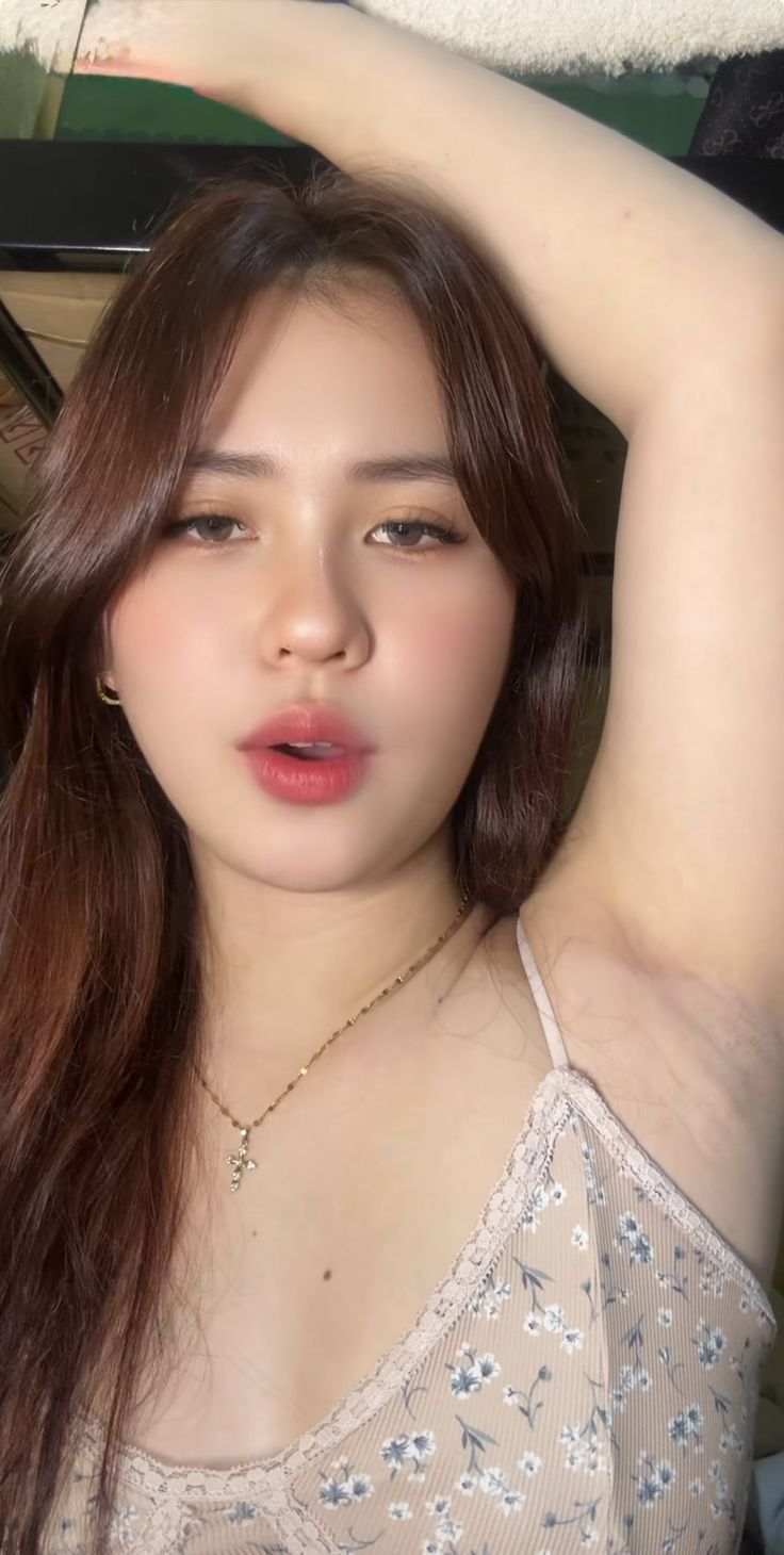 BERCINTA DENGAN TETANGGAKU YANG CANTIK