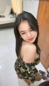 TUBUH MONTOK PEMBANTUKU JADI KEKASIH GELAPKU