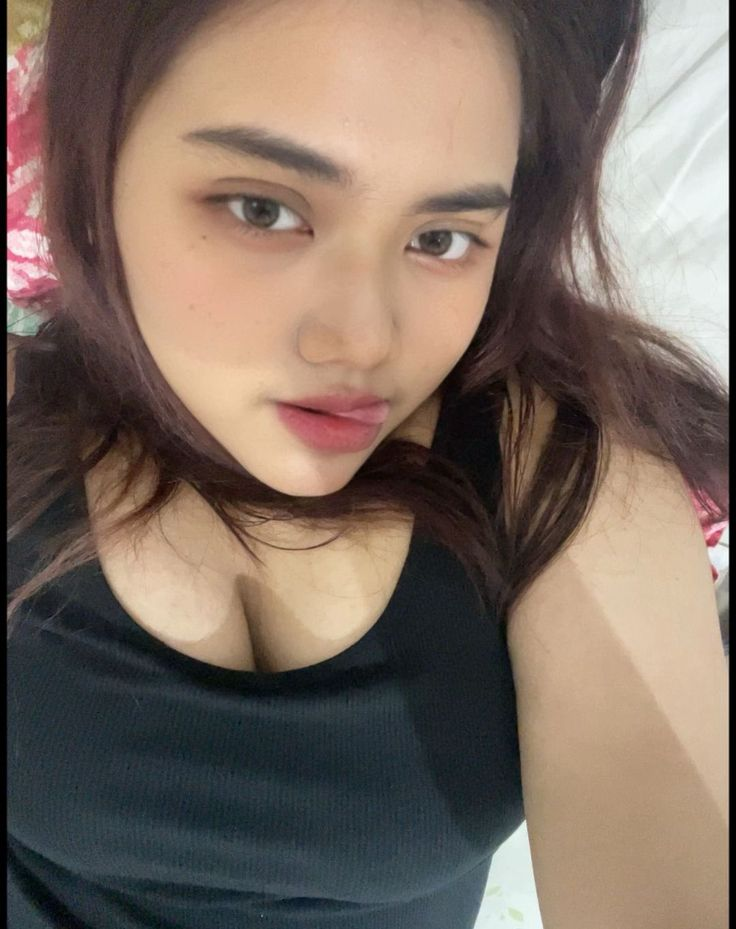 BERHUBUNGAN BADAN DENGAN WANITA CANTIK DAN SEKSI