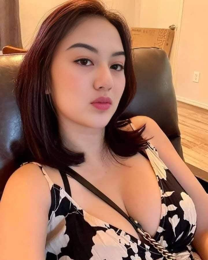 AKU KEENAKAN DI BELAI OLEH SUPIRKU SAAT DI RUMAH SEDANG SEPI