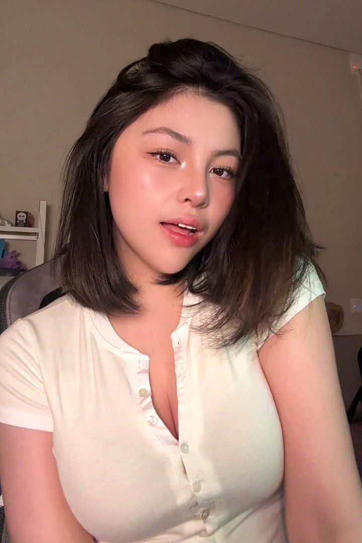 AKU DI AJARIN MAMA CARA MEMUASKAN SEORANG PRIA AGAR DAPAT DUIT