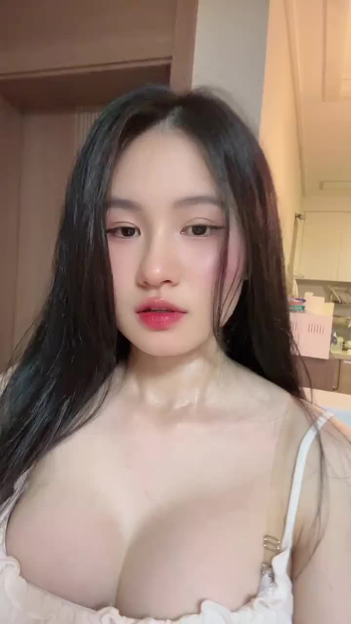 KENIKMATAN YANG DI BERIKAN OLEH ERIK YANG TELAH MENGADOPSIKU