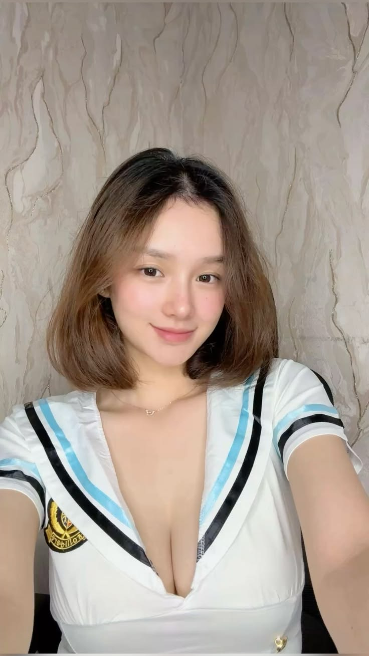 AKU MENGGODA MAHASISWI MAGANG DI DALAM KANTORKU