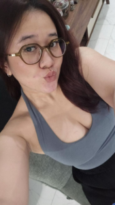 MEMUASKAN HASRAT ISTRI PAK RT YANG SUDAH LAMA TIDAK DIPUASKAN