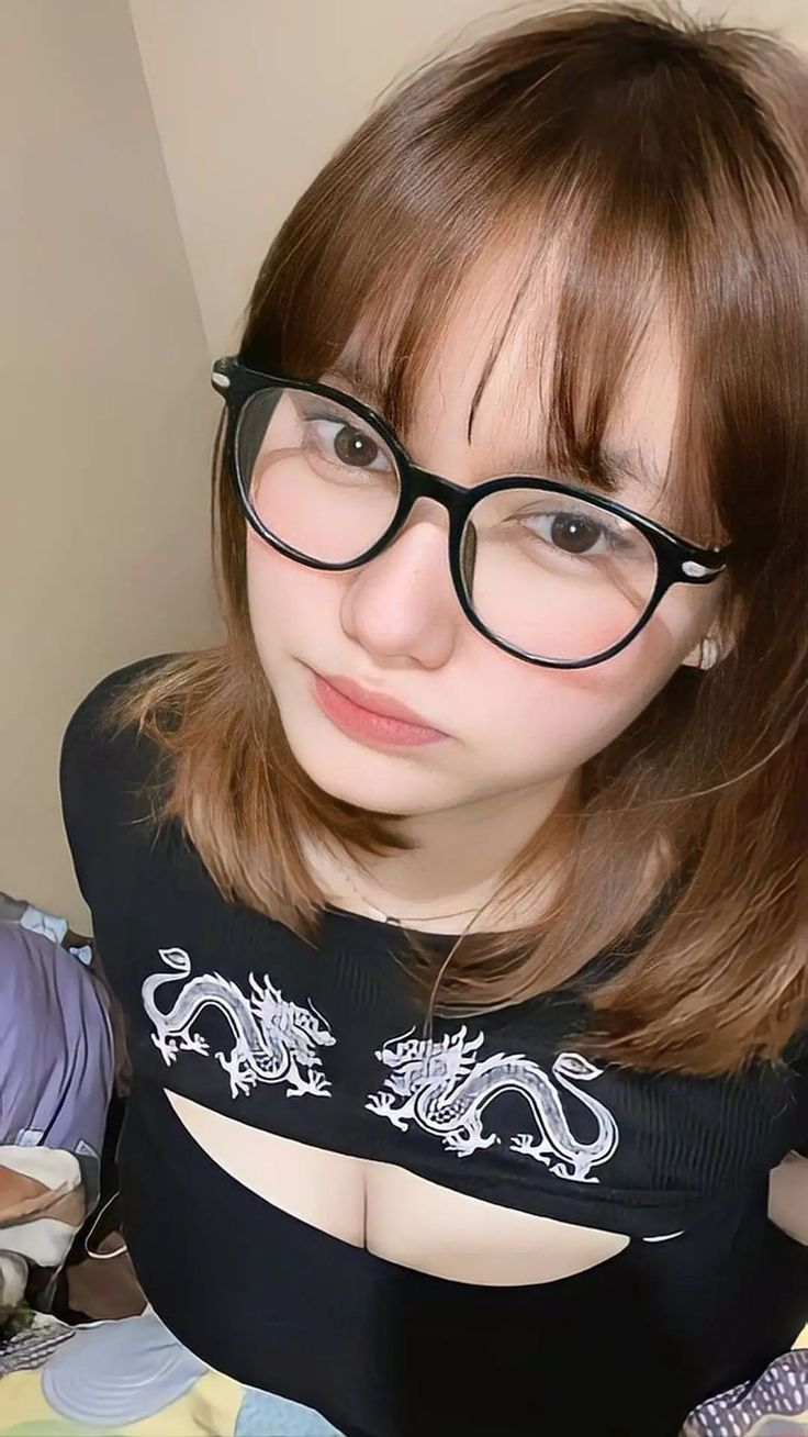 AKU MENIKMATI TUBUH GADIS SMA CANTIK YANG MASIH BELUM PERNAH DI JAJAH