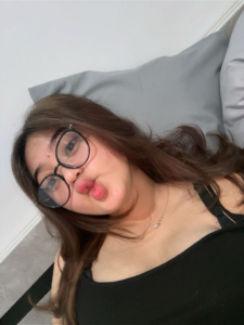 AKU MENIKMATI PERMAINAN SEKS DENGAN ANAK TIRI KU YANG MASIH MUDA